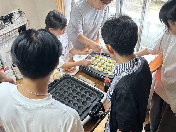 🌞 休日のひととき：スタッフみんなで「たこ焼きパーティー」！